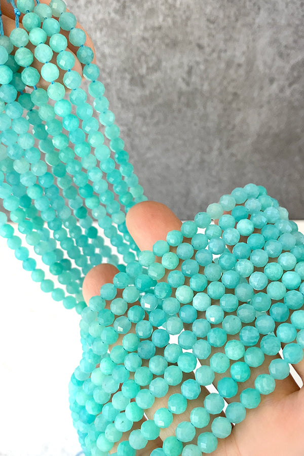 【天然石】 アマゾナイト （ラウンドカット） 大きさ　約5～5.2×5.3～5.5mm 穴径　約0.5～0.6mm