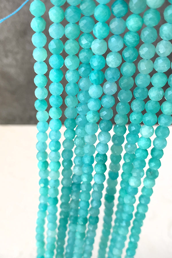 【天然石】 アマゾナイト （ラウンドカット） 大きさ　約5～5.2×5.3～5.5mm 穴径　約0.5～0.6mm