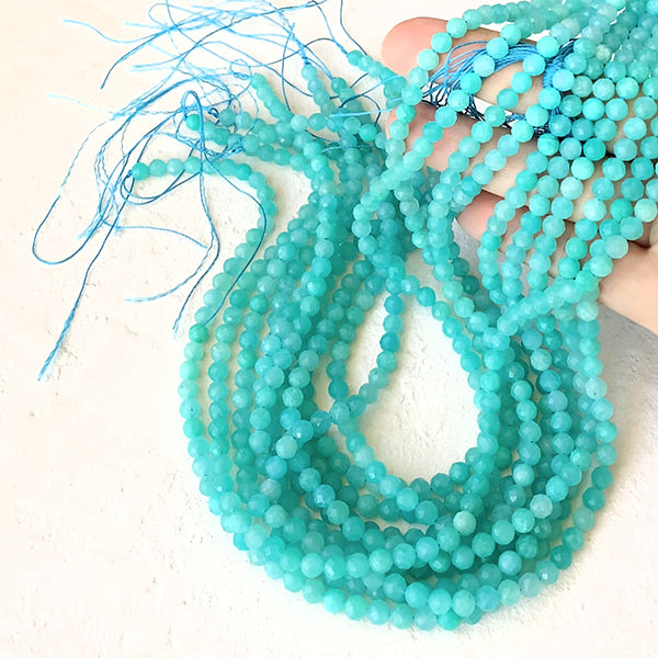 【天然石】 アマゾナイト （ラウンドカット） 大きさ　約5～5.2×5.3～5.5mm 穴径　約0.5～0.6mm