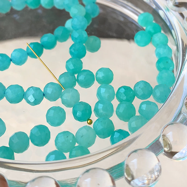 【天然石】 アマゾナイト （ラウンドカット） 大きさ　約5～5.2×5.3～5.5mm 穴径　約0.5～0.6mm