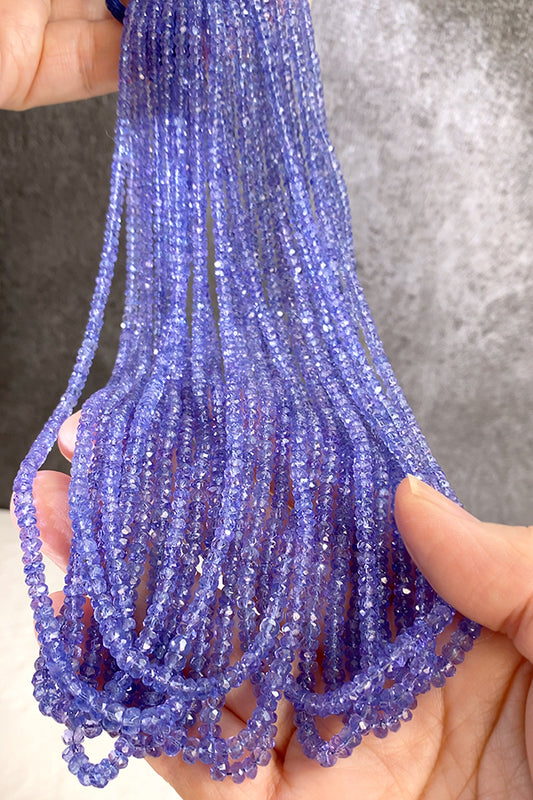 【天然石】 タンザナイト （ボタンカット） 大きさ　約1.3～2.5×2.8～4mm 穴径　約0.4～0.5mm