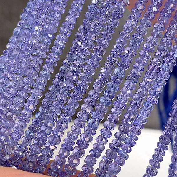 【天然石】 タンザナイト （ボタンカット） 大きさ　約1.3～2.5×2.8～4mm 穴径　約0.4～0.5mm