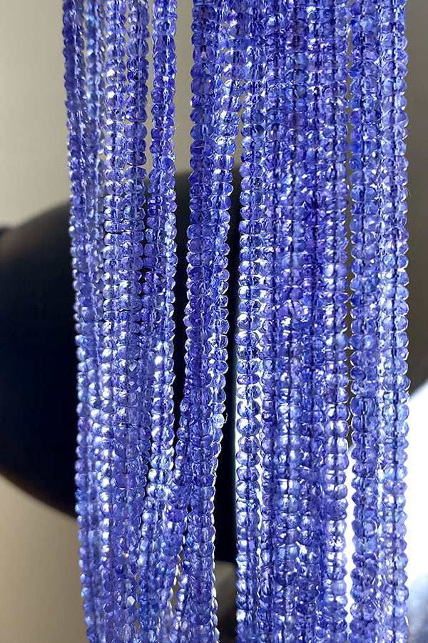 【天然石】 タンザナイト （ボタンカット） 大きさ　約1.3～2.5×2.8～4mm 穴径　約0.4～0.5mm