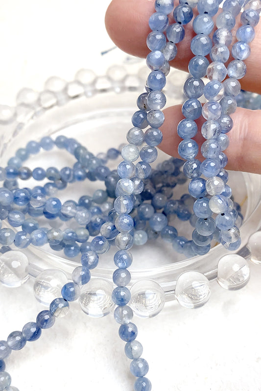 【天然石】 カイヤナイト （ラウンドプレーン） 大きさ　約4mm 穴径　約0.5～0.6mm