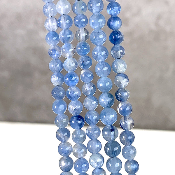 【天然石】 カイヤナイト （ラウンドプレーン） 大きさ　約4mm 穴径　約0.5～0.6mm