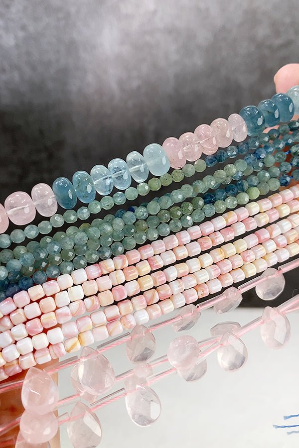 [Natural Stone] Kyanite (round cut) Size: approx. 3.5mm Hole size: approx. 0.4-0.5mm 1 strand: approx. 36cm, approx. 108 beads