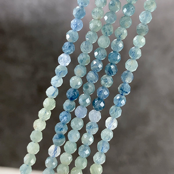 [Natural Stone] Kyanite (round cut) Size: approx. 3.5mm Hole size: approx. 0.4-0.5mm 1 strand: approx. 36cm, approx. 108 beads