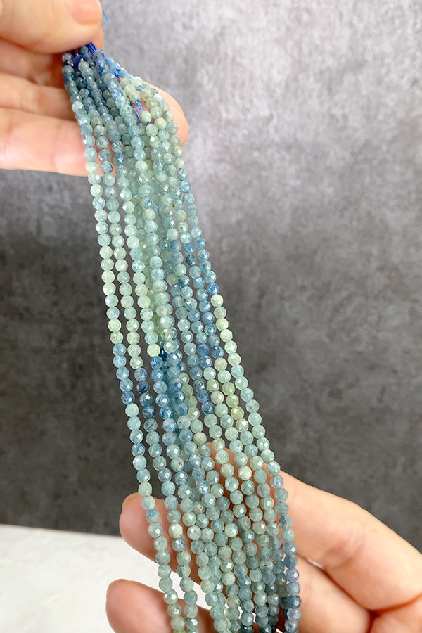 [Natural Stone] Kyanite (round cut) Size: approx. 3.5mm Hole size: approx. 0.4-0.5mm 1 strand: approx. 36cm, approx. 108 beads