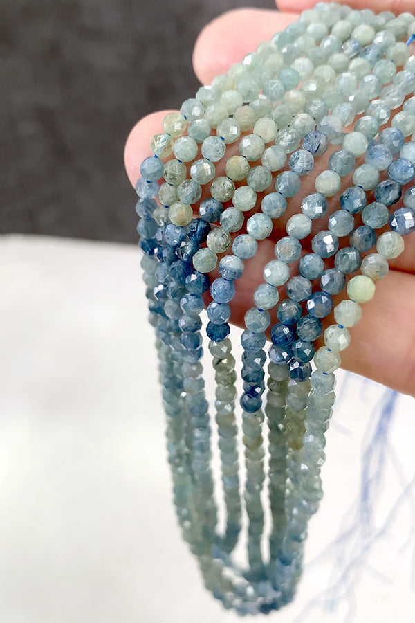 [Natural Stone] Kyanite (round cut) Size: approx. 3.5mm Hole size: approx. 0.4-0.5mm 1 strand: approx. 36cm, approx. 108 beads