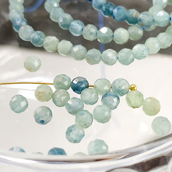 [Natural Stone] Kyanite (round cut) Size: approx. 3.5mm Hole size: approx. 0.4-0.5mm 1 strand: approx. 36cm, approx. 108 beads