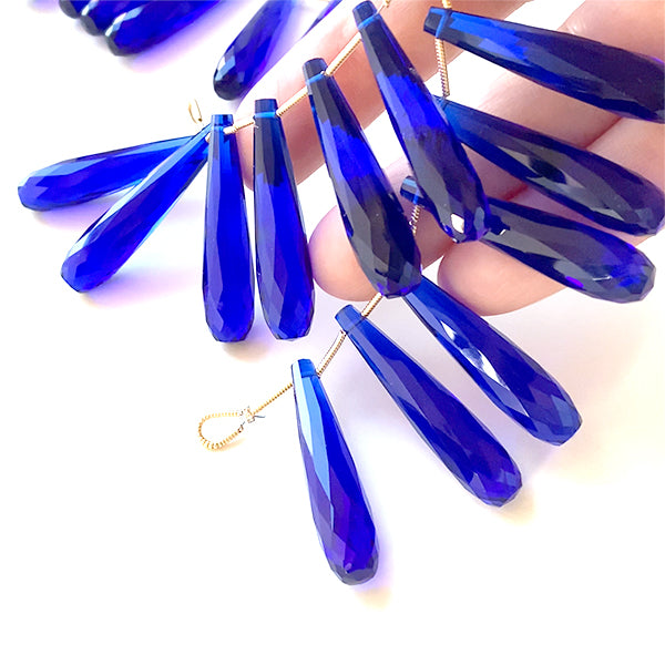 Synthetic stone cobalt blue quartz (long drop cut) Size approx. 8 x 35mm Hole diameter approx. 0.4~0.5mm 1 piece 