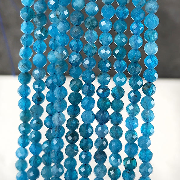 【天然石】 ブルーアパタイト ネオンブルーアパタイト （ラウンドカット） 大きさ　約3.5～3.6×3.5～3.6mm 穴径　約0.4～0.5mm