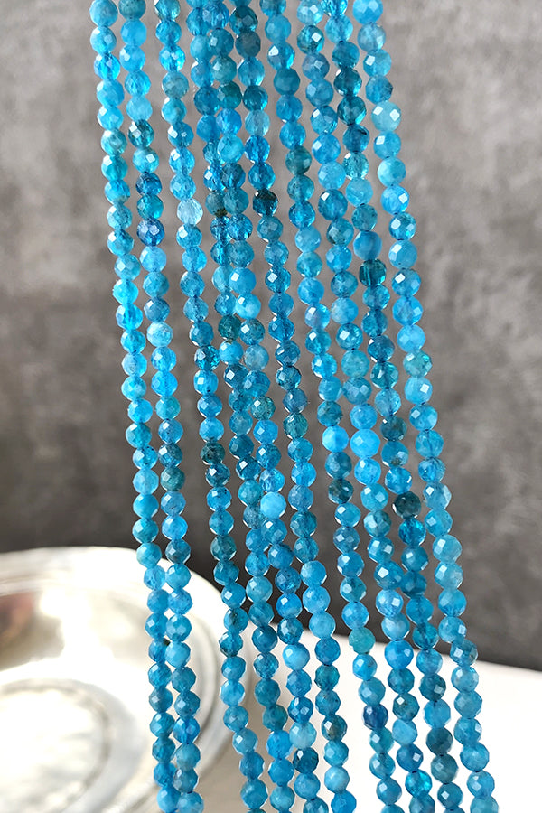 【天然石】 ブルーアパタイト ネオンブルーアパタイト （ラウンドカット） 大きさ　約3.5～3.6×3.5～3.6mm 穴径　約0.4～0.5mm