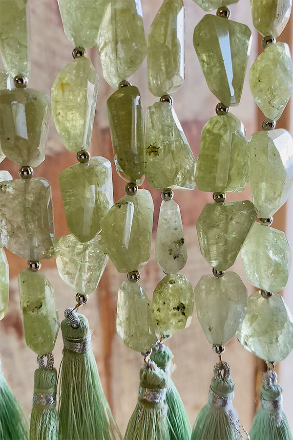 [Natural Stone] Grossular Garnet (Tumble Cut) Size approx. 9-16 x 15-20mm Hole diameter approx. 0.5-0.6mm 5 pieces