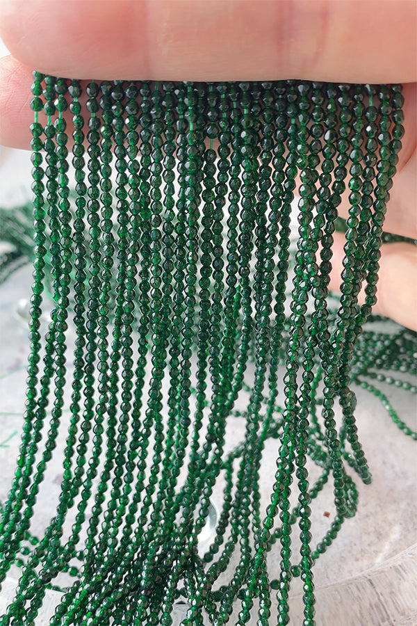 Synthetic Stone Green Quartz (Round Cut) Size Approximately 2mm Hole Diameter Approximately 0.4~0.5mm 1 row Approximately 39cm Approximately 190 pieces 