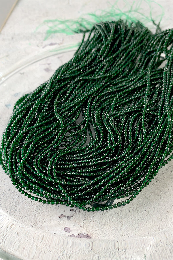 Synthetic Stone Green Quartz (Round Cut) Size Approximately 2mm Hole Diameter Approximately 0.4~0.5mm 1 row Approximately 39cm Approximately 190 pieces 