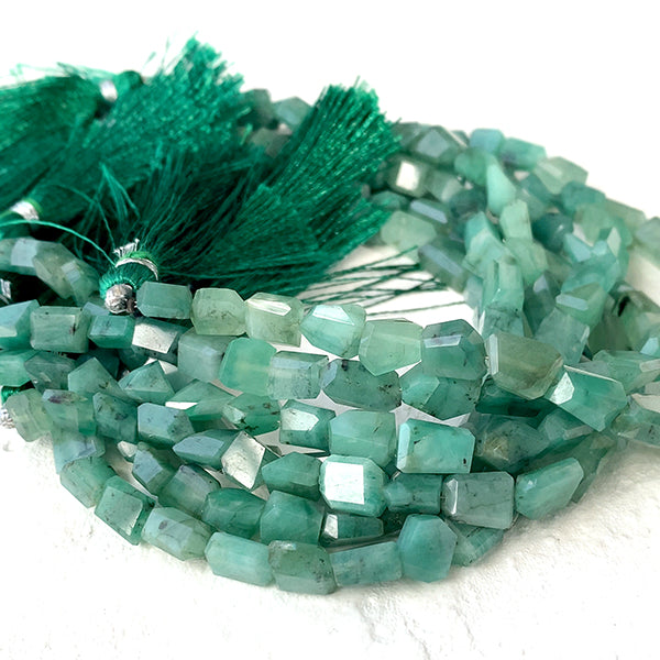 [Natural Stone] Emerald (Tumble Cut) Size: Approx. 6-9 x 5-6mm Hole Diameter: Approx. 0.4-0.5mm