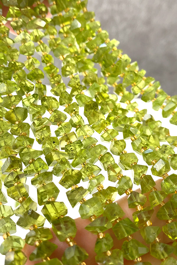 [Natural Stone] Peridot (Tumble Cut) Size: approx. 3-5.5 x 6-8mm Hole Diameter: approx. 0.4-0.5mm