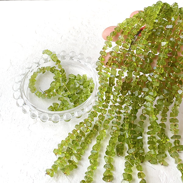 [Natural Stone] Peridot (Tumble Cut) Size: approx. 3-5.5 x 6-8mm Hole Diameter: approx. 0.4-0.5mm
