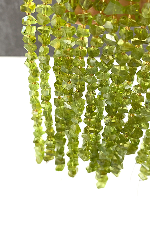[Natural Stone] Peridot (Tumble Cut) Size: approx. 3-5.5 x 6-8mm Hole Diameter: approx. 0.4-0.5mm