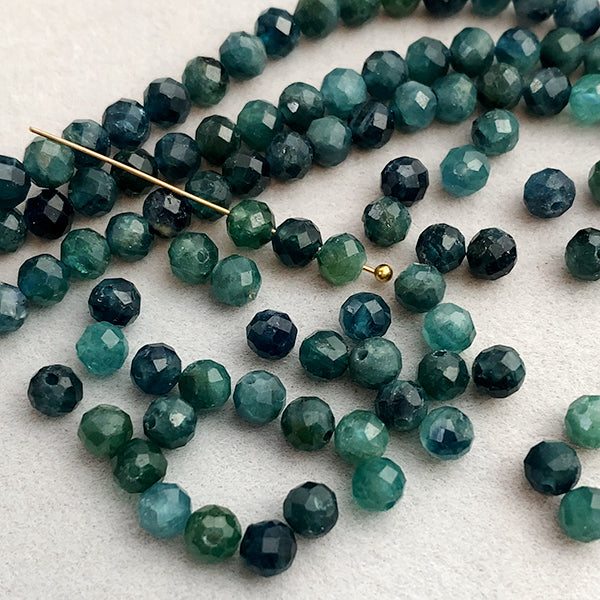 【天然石】 トルマリン （ラウンドカット） ブルー グリーン 大きさ　約4mm 穴径　約0.5～0.6mm