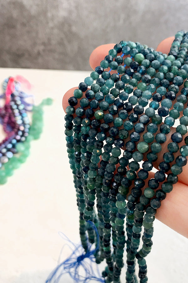 【天然石】 トルマリン （ラウンドカット） ブルー グリーン 大きさ　約4mm 穴径　約0.5～0.6mm