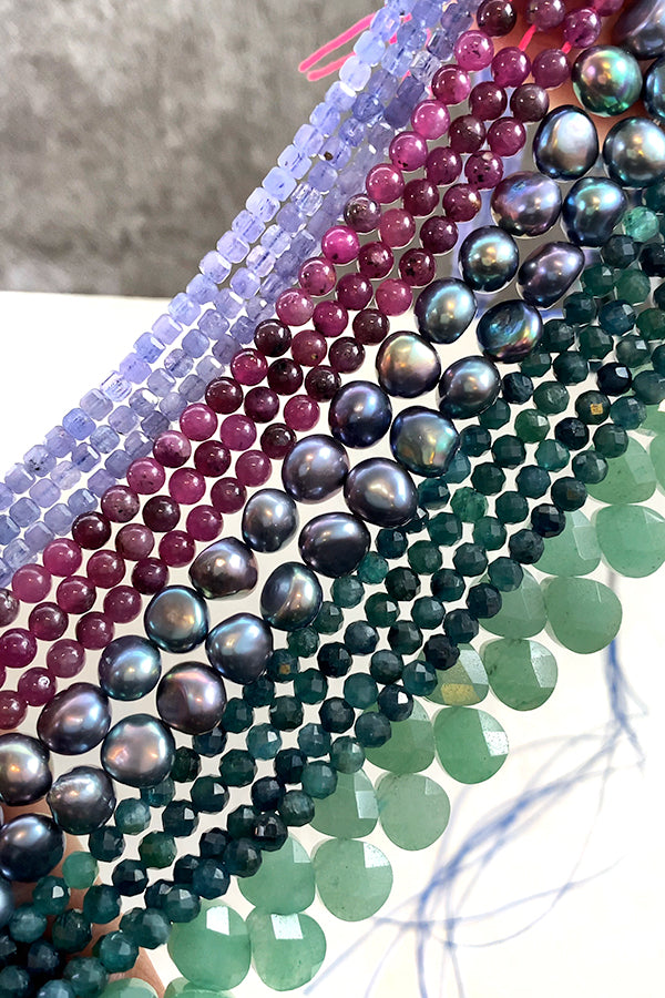 【天然石】 トルマリン （ラウンドカット） ブルー グリーン 大きさ　約4mm 穴径　約0.5～0.6mm