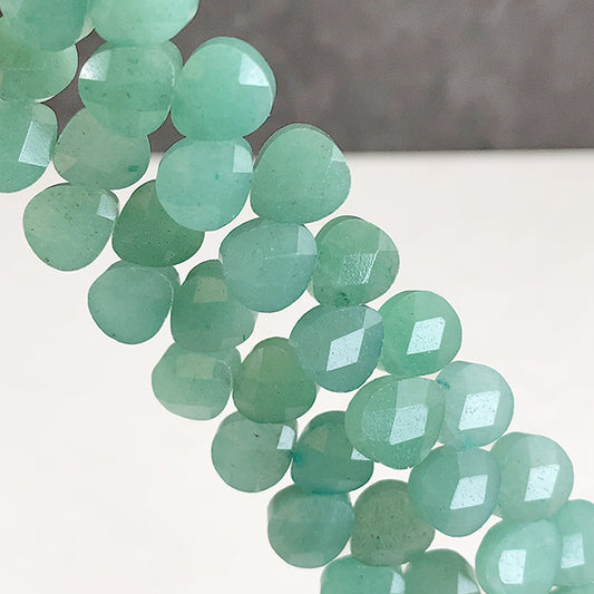 【天然石】 グリーンアベンチュリン （フラットマロンカット） 大きさ　約8.3×9.3mm 厚み　約5～5.5mm 穴径　約0.6～0.7mm