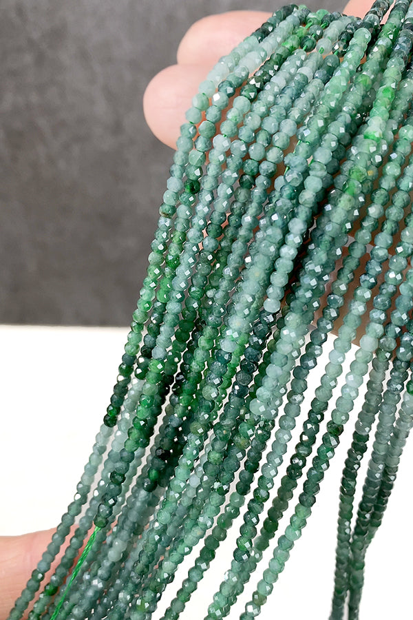 【天然石】 グアテマラジェイド （ボタンカット） 大きさ　約2×3mm 穴径　約0.5～0.6mm