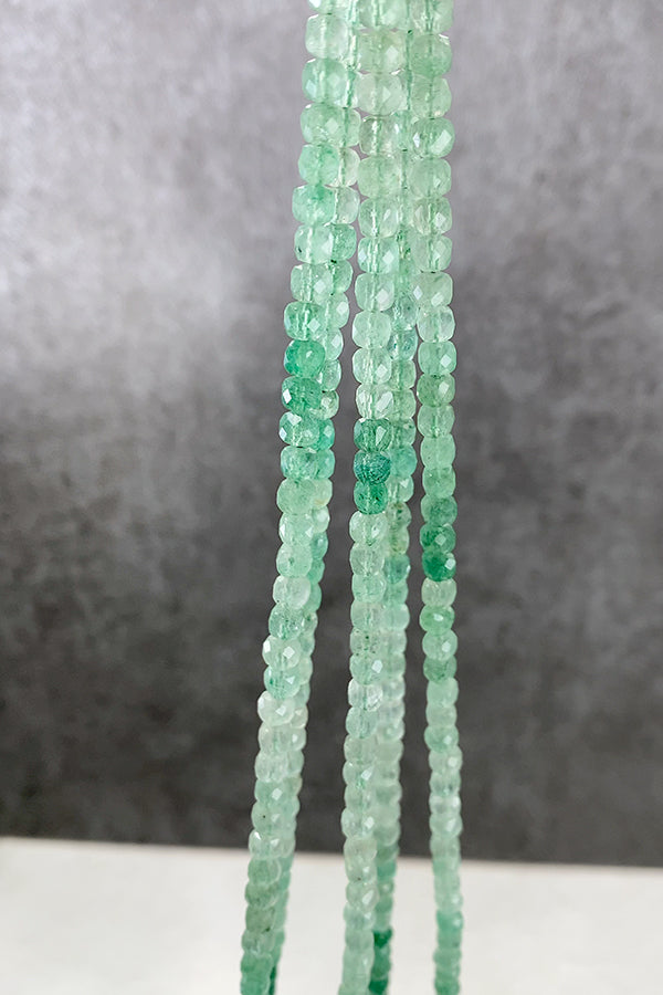 【Natural Stone】 Strawberry Quartz (Cube, Square) Green Size: Approx. 4-4.5mm Hole diameter: Approx. 0.5-0.6mm
