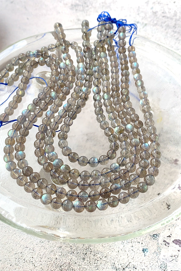 【Natural Stone】 Labradorite (Round Plain) Size: approx. 6mm Hole diameter: approx. 0.7-0.8mm