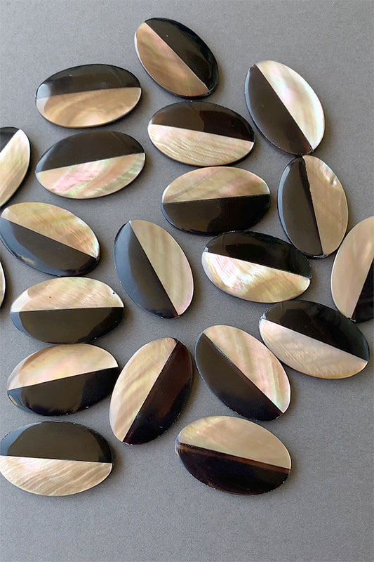 Natural stone shell onyx (flat oval) size about 30 x 20 mm 1 piece 