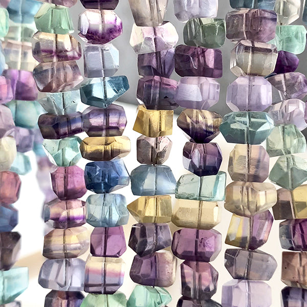 ミックスフローライト （ラフ　タンブルカット） グリーン ブルー パープル イエロー 大きさ　約3～5×6～7mm 穴径　約0.4～0.5mm