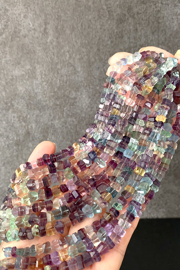 ミックスフローライト （ラフ　タンブルカット） グリーン ブルー パープル イエロー 大きさ　約3～5×6～7mm 穴径　約0.4～0.5mm