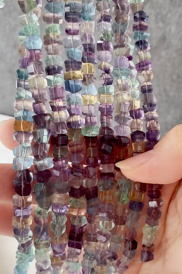 ミックスフローライト （ラフ　タンブルカット） グリーン ブルー パープル イエロー 大きさ　約3～5×6～7mm 穴径　約0.4～0.5mm