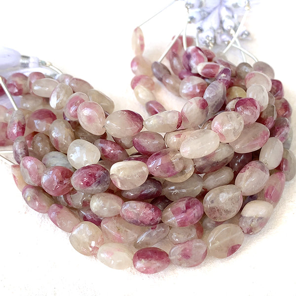 【Natural Stone】 Pink Tourmaline, Pink Shade Tourmaline (Tumbled Plain) Size: approx. 10-12 x 8.5-10mm Hole diameter: approx. 0.4-0.5mm 1 Strand: approx. 17cm, 15 pieces