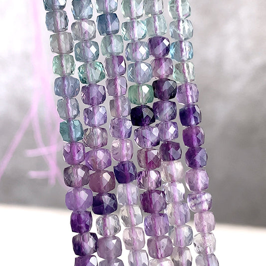 【天然石】 フローライト ミックス （キューブ　スクエア） 大きさ　約3.7～3.8×3.7～3.9mm 穴径　約0.5～0.6mm