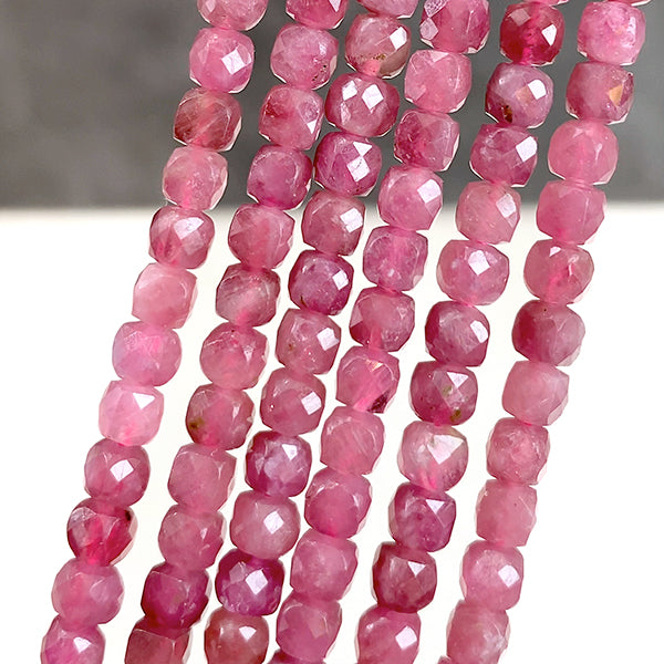 [Natural Stone] Pink Tourmaline (Cube Square) Size: Approx. 4-4.2mm Hole Diameter: Approx. 0.4-0.5mm