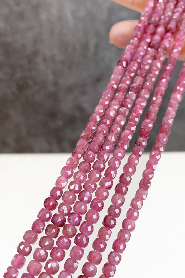 [Natural Stone] Pink Tourmaline (Cube Square) Size: Approx. 4-4.2mm Hole Diameter: Approx. 0.4-0.5mm