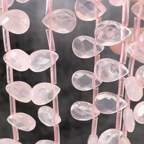 [Natural Stone] Rose Quartz (Flat Drop Cut) Size: Approx. 8 x 12mm Hole diameter: Approx. 0.6-0.7mm