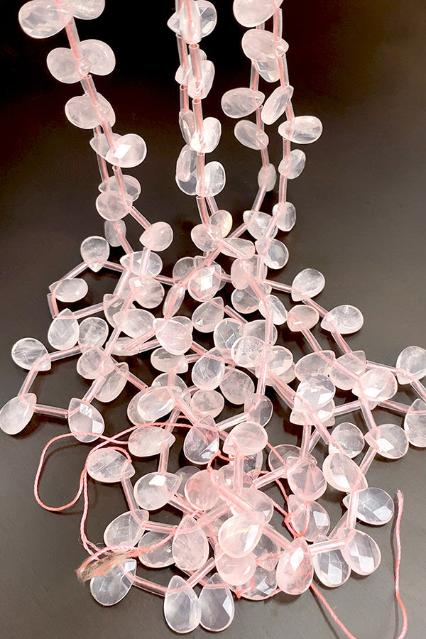 [Natural Stone] Rose Quartz (Flat Drop Cut) Size: Approx. 8 x 12mm Hole diameter: Approx. 0.6-0.7mm