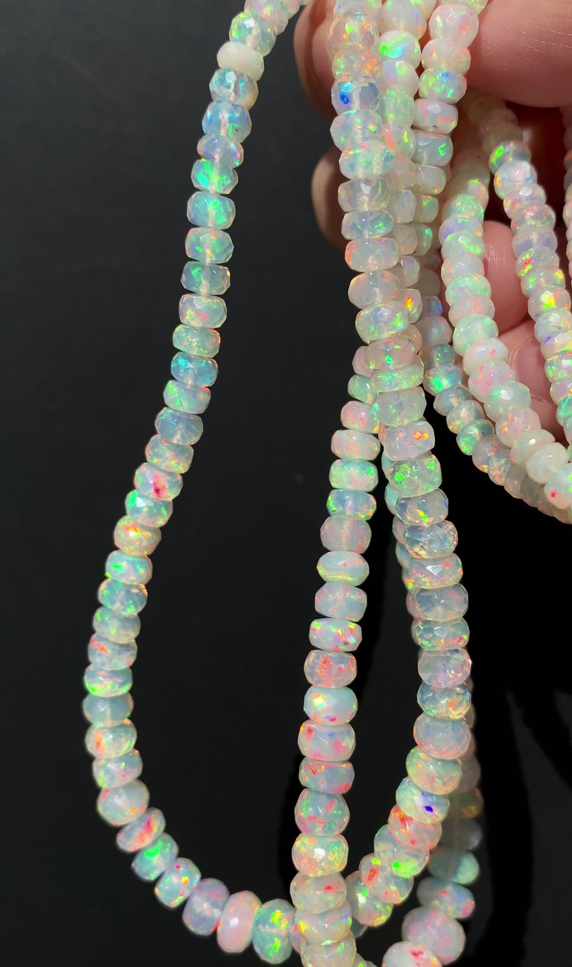 大粒 宝石質 カット エチオピア プレシャス オパール 一粒 ポストピアス プレシャスオパール エチオピアンオパール （ボタンカット