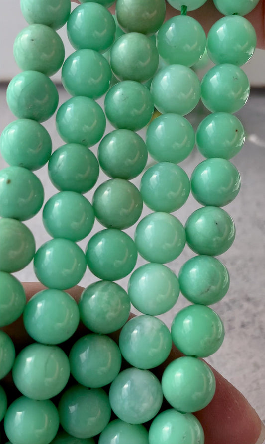 Chrysoprase (Round Plain) Size: Approx. 10mm Hole diameter: Approx. 0.6-0.7mm