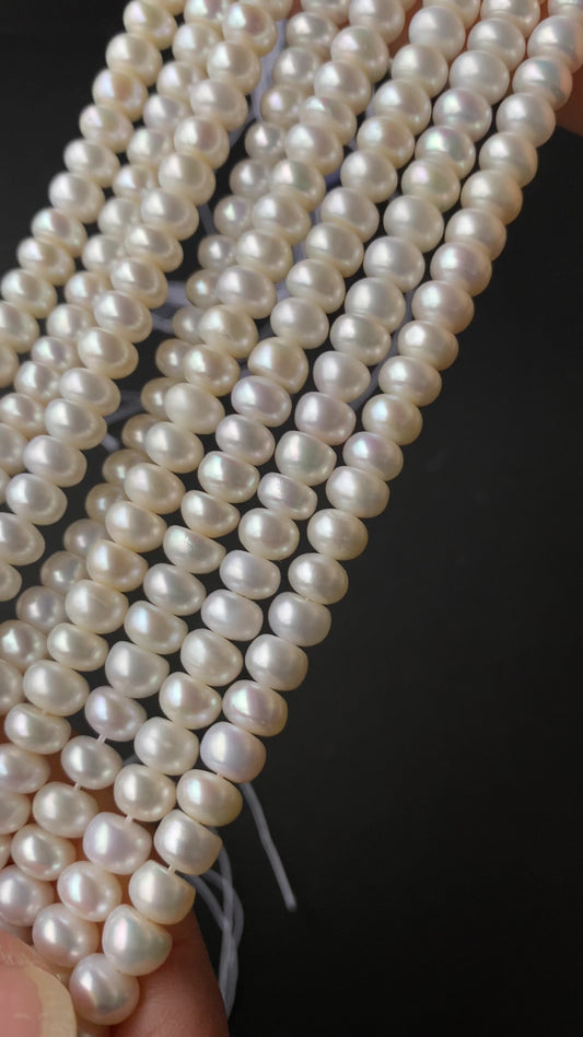 Freshwater pearl (button) Size: approx. 3-5 x 6.3-6.5mm Hole diameter: approx. 0.4-0.5mm 