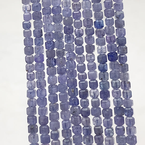 【天然石】 タンザナイト （キューブ　スクエア） 大きさ　約3～3.2×3～3.2mm 穴径　約0.4～0.5mm