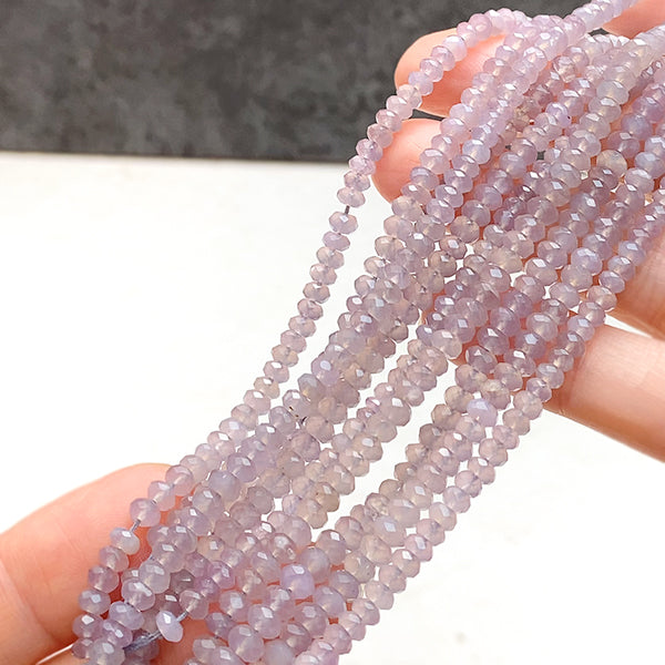 【天然石】 カルセドニー （ボタンカット） ラベンダー グレーパープル 大きさ　約2.5～2.8×4～5mm 穴径　約0.4～0.5mm