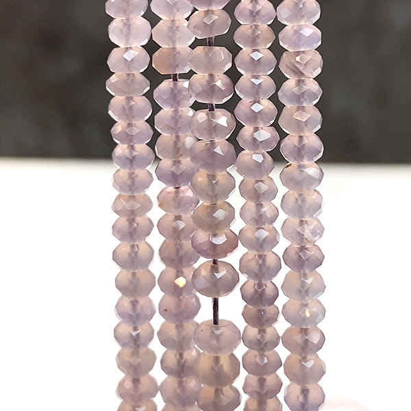 【天然石】 カルセドニー （ボタンカット） ラベンダー グレーパープル 大きさ　約2.5～2.8×4～5mm 穴径　約0.4～0.5mm