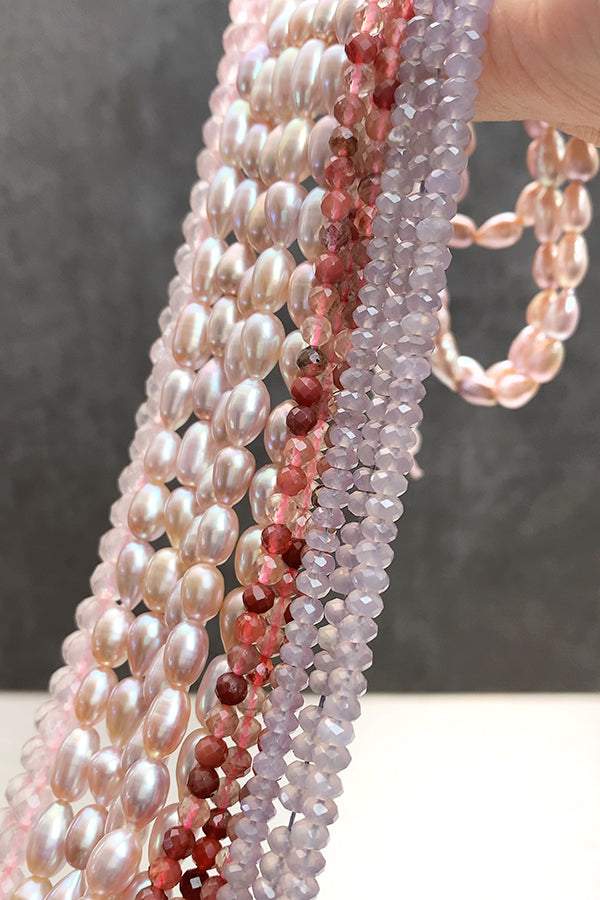 【天然石】 カルセドニー （ボタンカット） ラベンダー グレーパープル 大きさ　約2.5～2.8×4～5mm 穴径　約0.4～0.5mm