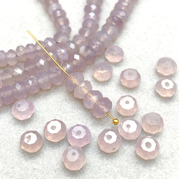 【天然石】 カルセドニー （ボタンカット） ラベンダー グレーパープル 大きさ　約2.5～2.8×4～5mm 穴径　約0.4～0.5mm