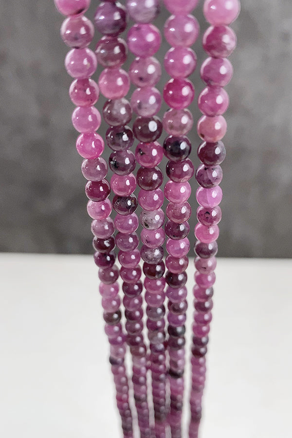 【天然石】ルビー （ラウンドプレーン） 大きさ　約4～4.4mm 穴径　約0.5～0.6mm